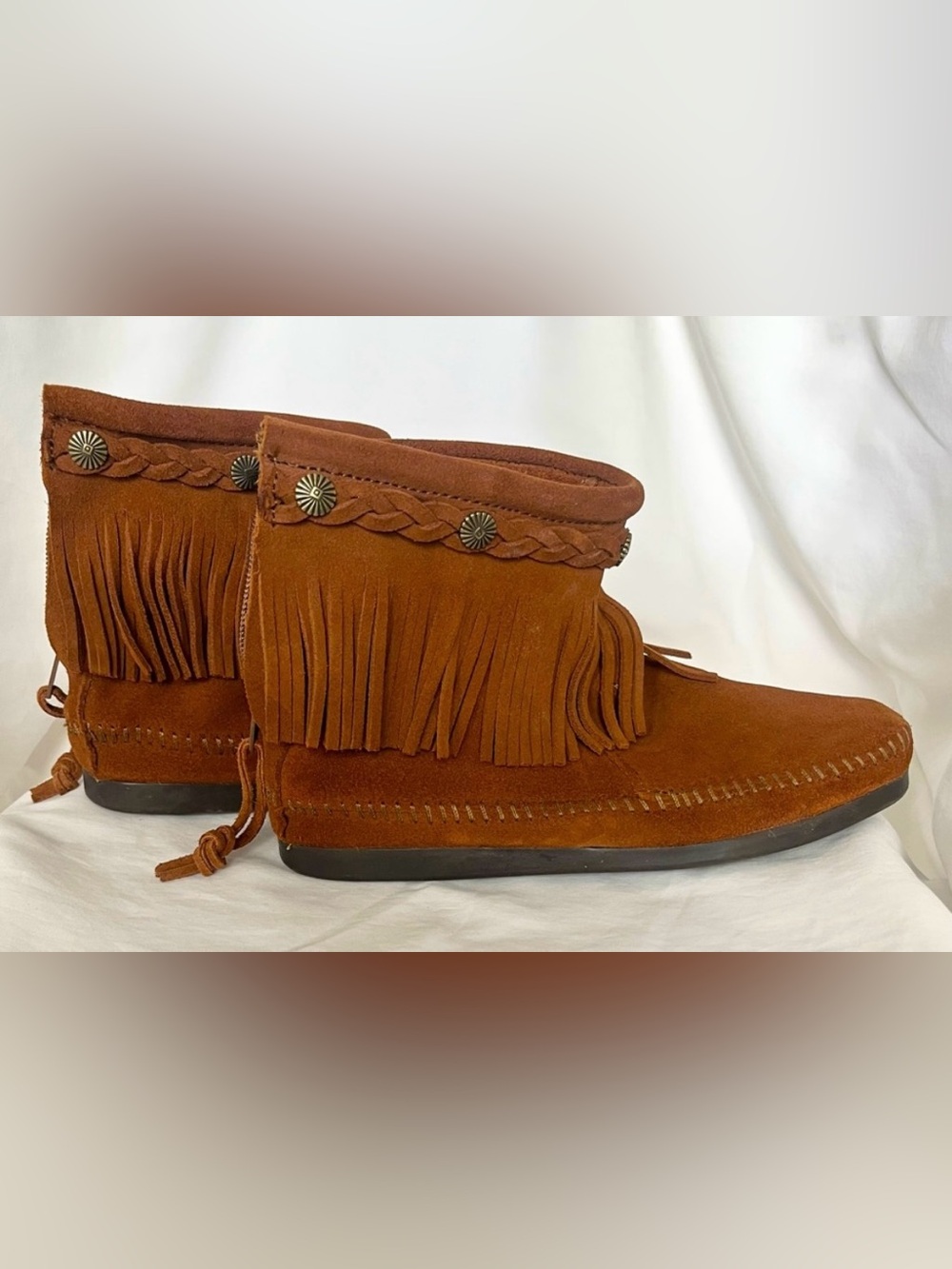 Minnetonka Women's Fringe Hi Top Chukka 
Back Zip Size 6.5